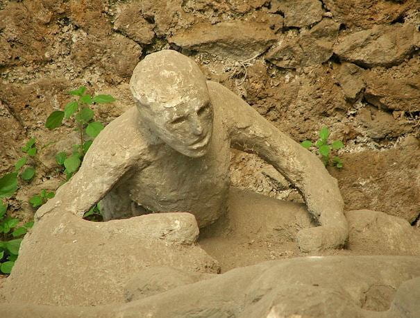 Pompei: mostra dei calchi delle vittime dell’eruzione