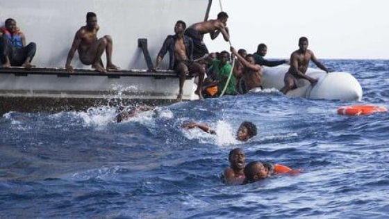 «Mettiamo i nostri corpi sulle navi che salvano i migranti»