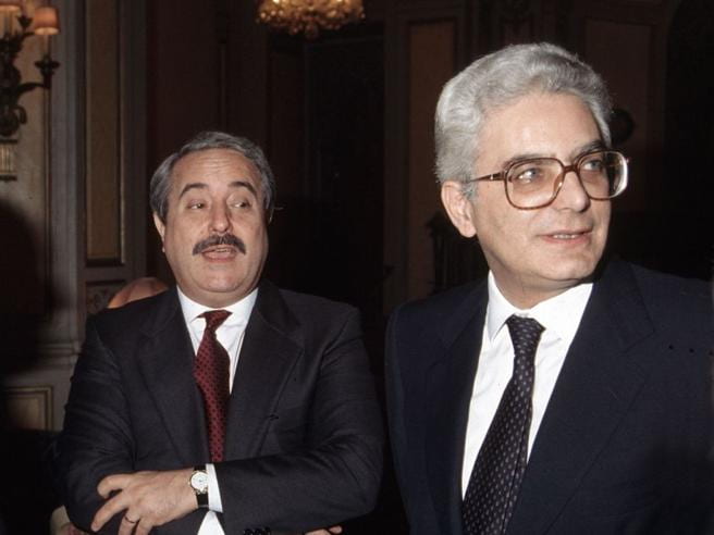 Giovanni Falcone (sinistra) e Sergio Mattarella