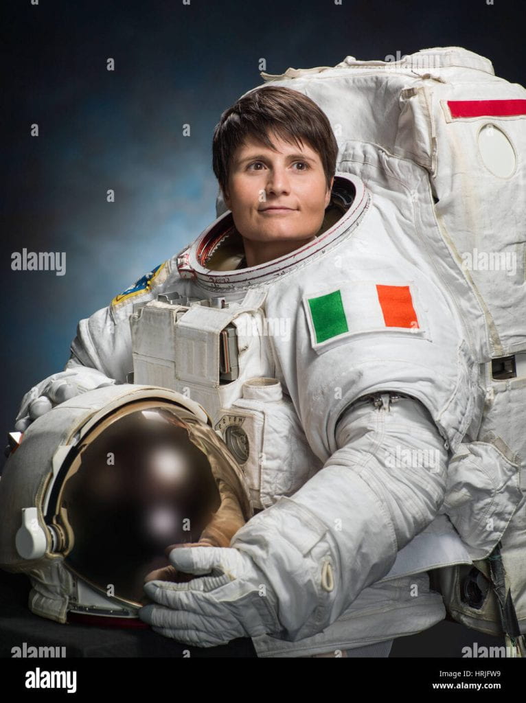 L'astronauta italiana in divisa aeronautica.