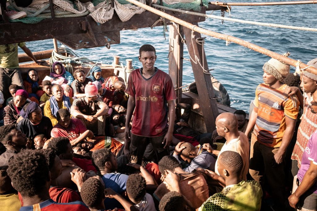 barca piena di migranti africani, immagine tratta dal film
